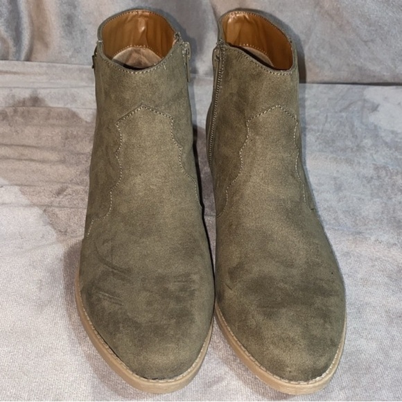 Daytrip Green Ankle Booties Suede Rounded Toe 🆕 - Picture 2 of 6